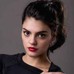 庫梅倫·桑茲 飾演 Sofía