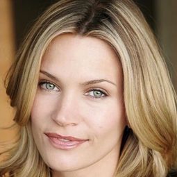 娜塔莎·韓絲翠 - Condition of Return演員 飾演Liza