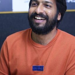 Vineeth Vasudevan 飾演 Vineeth Vishwam