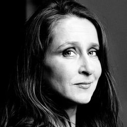 Barbara Philipp 飾演 Vivien Connaught / Barbara Kunze