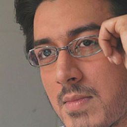 Mashhoor Amrohi 飾演 Jaideep Bharghav