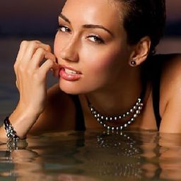 Anna Roudakova 飾演 Tess