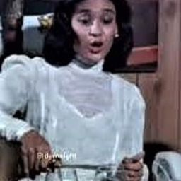 Suzanne Gonzales 飾演 Attorney