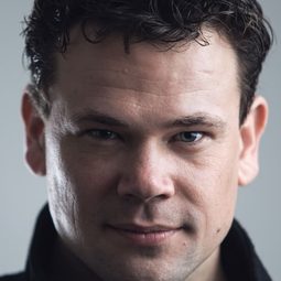 Richard Lothian - 北歐人：維京傳奇演員 飾演Haldor