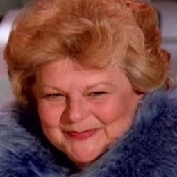 Bunny Summers 飾演 Waitress