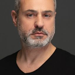 Kerem Kupacı 飾演 Ceo