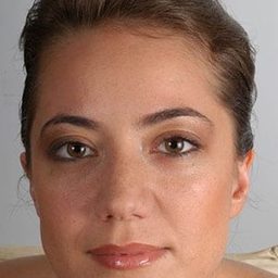 Aslı Şahin 飾演 Sevgül