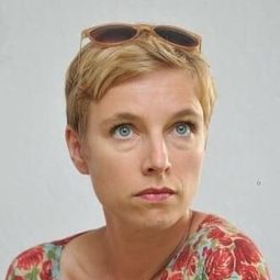 Clémentine Autain 飾演 Clémentine