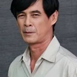 Kajornsak Rattananissai 飾演 Sue's Father