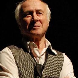 Ion Săsăran 飾演 Tudor