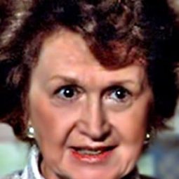Gloria Cromwell 飾演 Mrs. Marshall