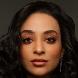 Khairia Abu Laban 飾演 Fatima