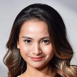 阿珈·撒普利愛沙 - Layla Majnun演員 飾演Layla