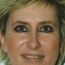 Beatrice Richter 飾演 Anja