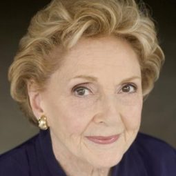 Martha B. Knighton - 美帝崩裂演員 飾演Elderly Woman