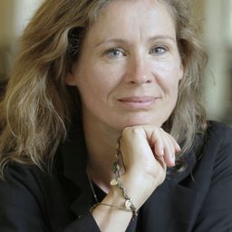 Jeannette Arndt 飾演 Stefanie Neumann