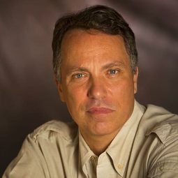 Peter Lacovara - Nefertiti and the Lost Dynasty演員 飾演Self