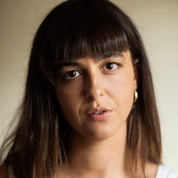 Jelen García - 餘愛裊裊演員 飾演Estudiante