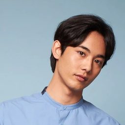 藤林泰也 飾演 Supana Kurogane / Kamen Rider Valvarad