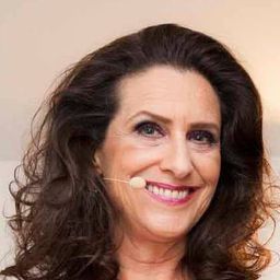 Bidô Galvão 飾演 Mãe do Capoeira