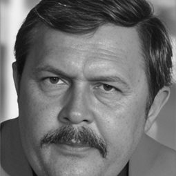 耶日·賓馳茨基 - 留給吾愛的日記演員 飾演Professor