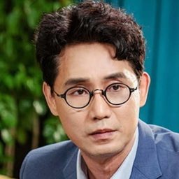 金容熙 飾演 Lawyer Choi