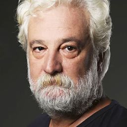 Iskender Altin 飾演 Otobüsteki Polis