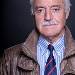 羅素·羅伯茲 飾演 King Frederick (voice)