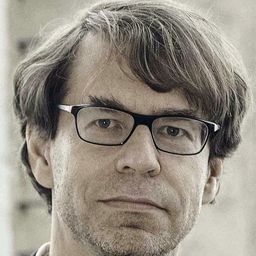 Felix Moeller 飾演 Rolf