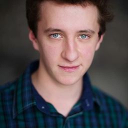 Gabriel Bismuth-Bienaimé - 萌寵列車演員 飾演Johnson Caméraman (voice)