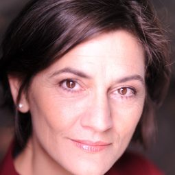 Janet Ulrich Brooks 飾演 Estelle Willinger