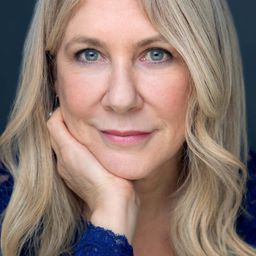 Deborah Finkel 飾演 Donna