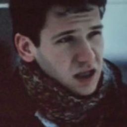 Evgeniy Kalintsev 飾演 