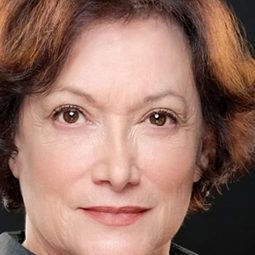 潔拉汀·辛格 - 訪．嚇演員 飾演Philomena King