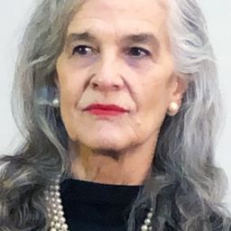 埃爾薇拉·奧內托 飾演 Mora Albreck