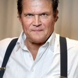 Per Morberg 飾演 Bengt Hall