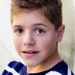 Jules Gauzelin 飾演 Max, le fils d'Alexandre