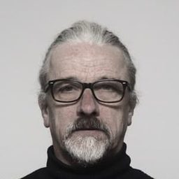 Crispin Buxton 飾演 Cousin