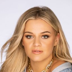 凱爾西·芭萊莉妮 飾演 