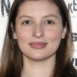 Joeanna Sayler - 班傑明的奇幻旅程演員 飾演Caroline Button