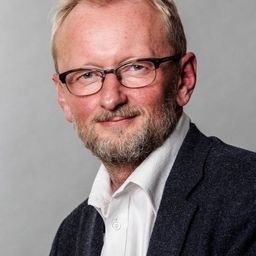 Andrzej Mastalerz 飾演 Secretary of the Central Committee