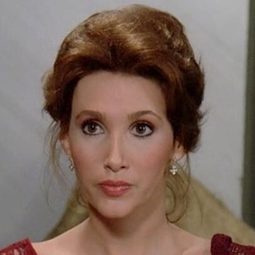 Rosalyn Landor 飾演 Peggy Eaton