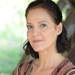 Victoria Spencer Smith 飾演 Killian's Mother