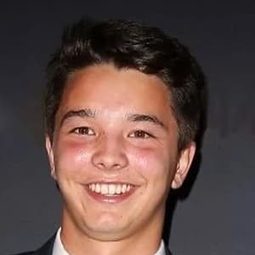 Liam Knight 飾演 Lei Lei (voice)