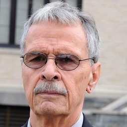 Randy Jurgensen - 危險機密演員 飾演Court Clerk