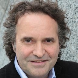 Grégoire Bonnet 飾演 Philippe