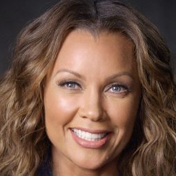 Vanessa Williams 飾演 Fire Goddess (voice)
