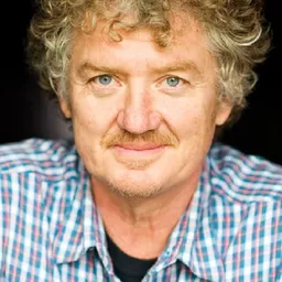 Andrew S. Gilbert 飾演 Peter Maloney