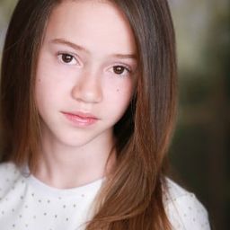 高兒寇曼 飾演 Lou Gilbert