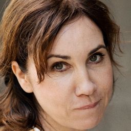 Kathrin Angerer 飾演 Irene